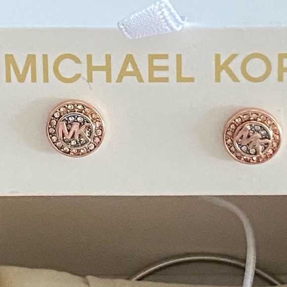 Michael Kors Set- Logo bangle &  pierced earrings  NEW IN BOX w tags and booklet - Picture 4 of 11